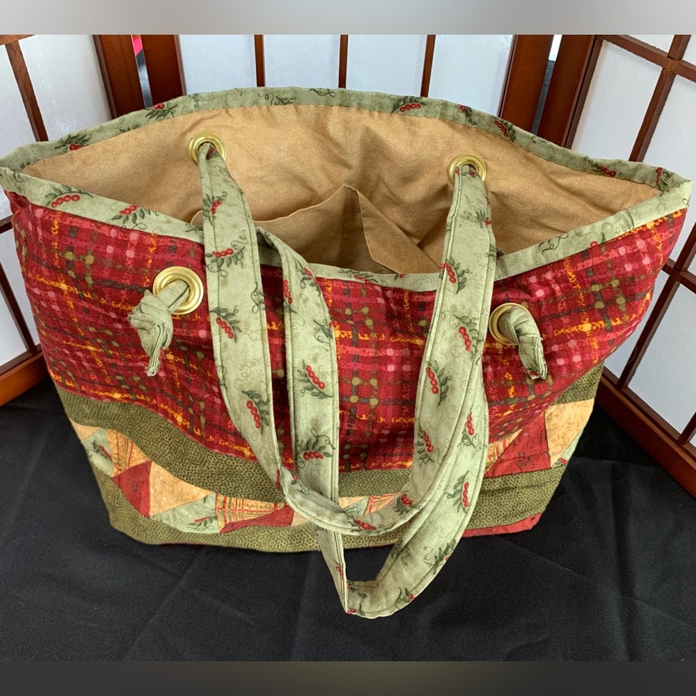 Women’s Quilted Fabric Tote Purse Bag Like New. Multi-color
